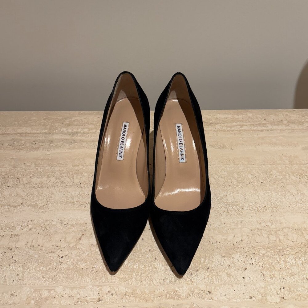 Manolo Blahnik - BB Pointed Toe Pump - Black Suede in 38 EU